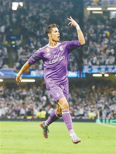 她凭借强大 她凭借强大